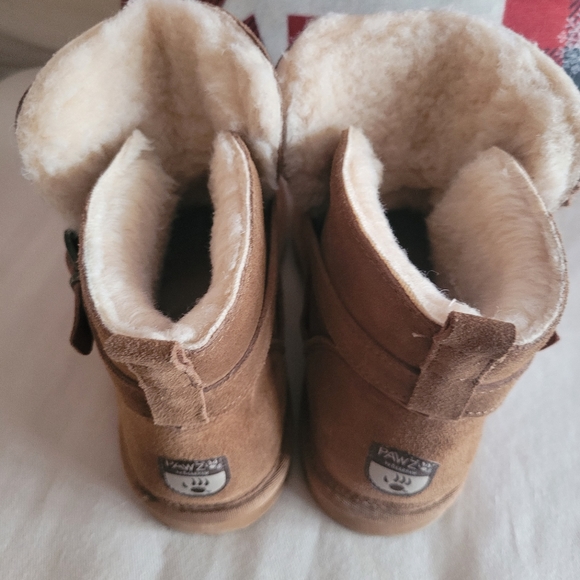 BearPaw size 10 tan short boot - Picture 4 of 4